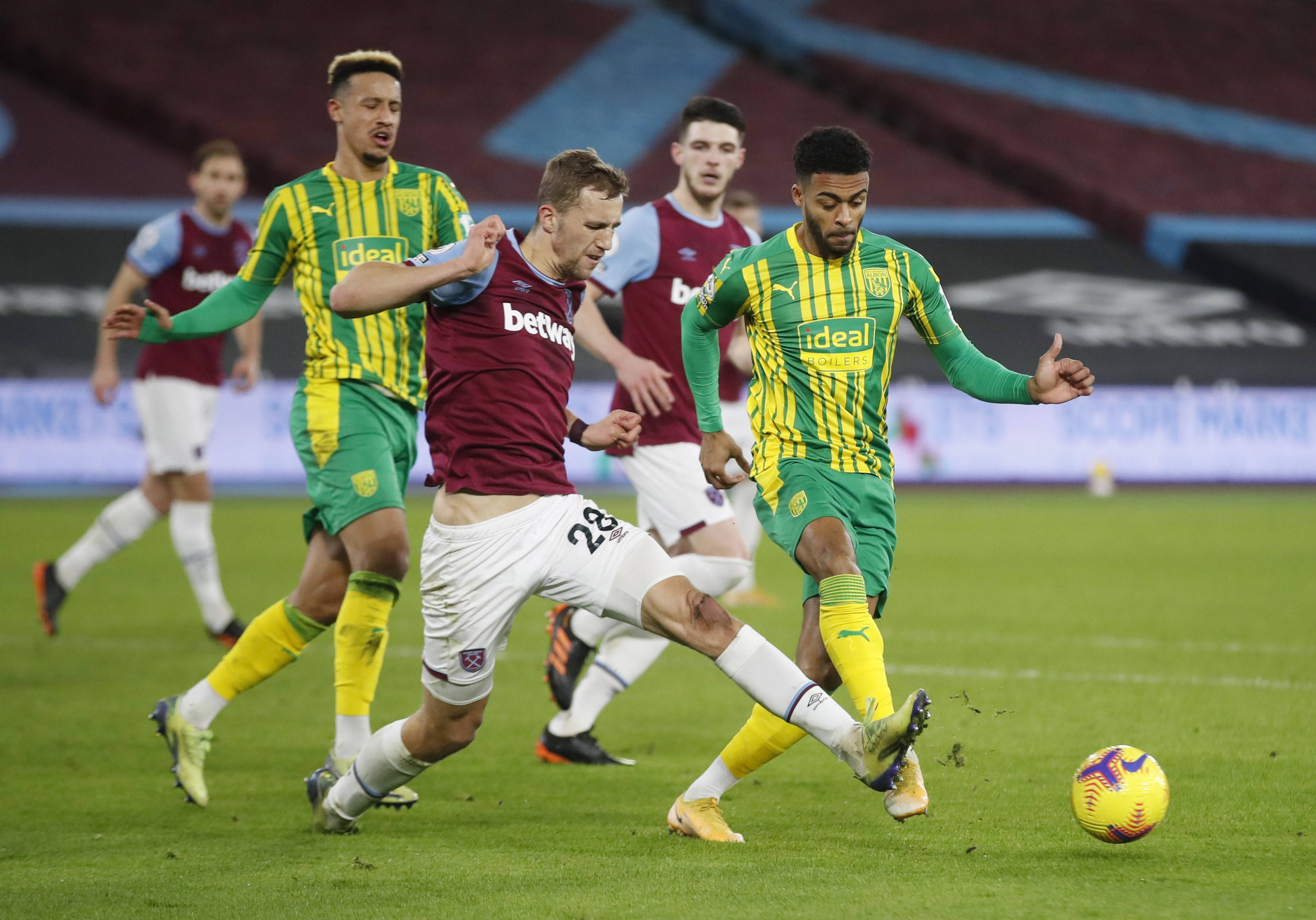 中心提出了 中心提出了